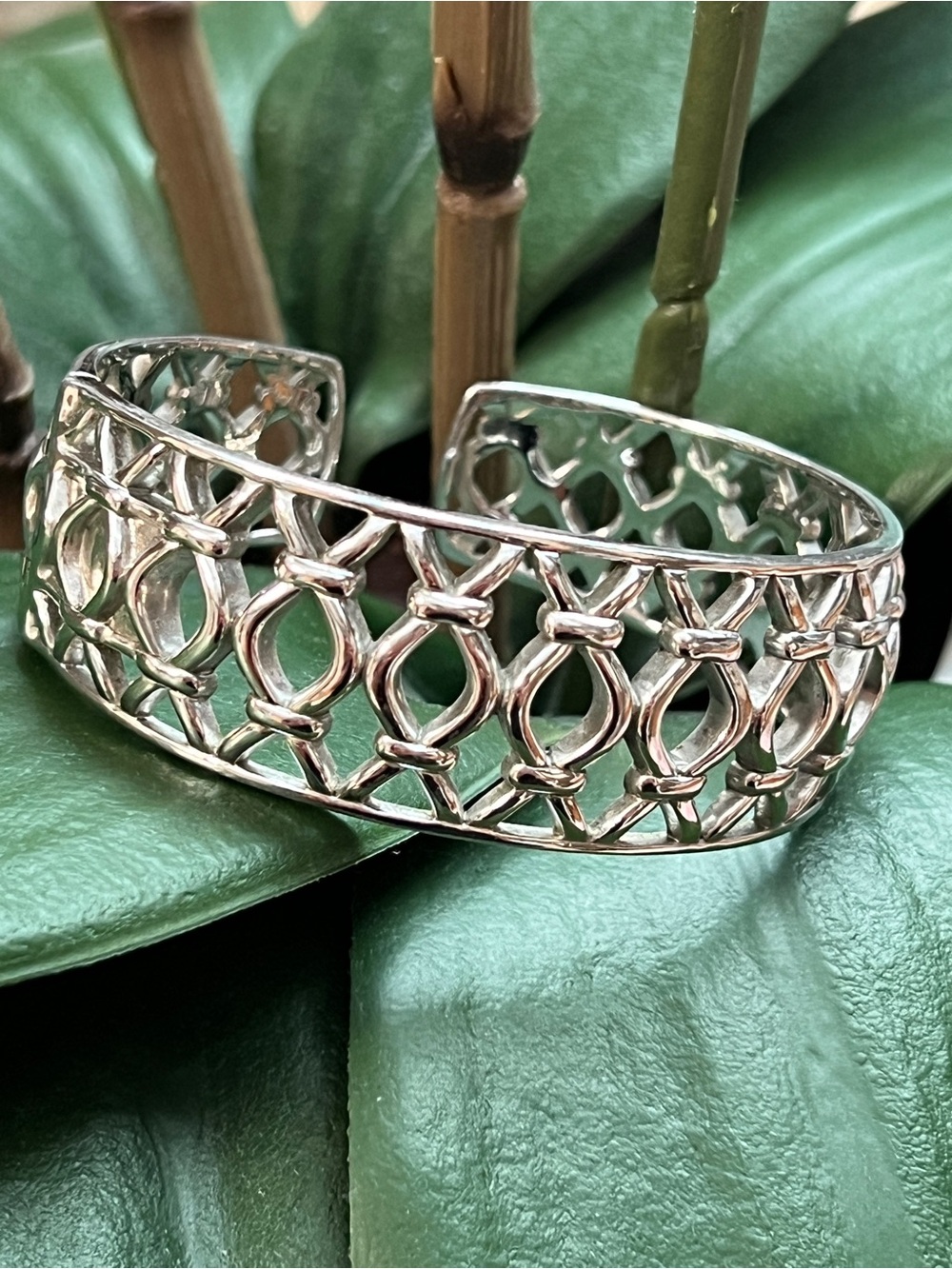 Ariva Sterling Lattice Hinged Cuff Bracelet - 🤍